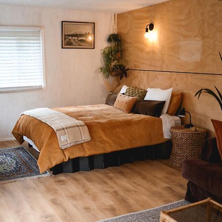 Kaitake Kabana - Unique, Off-Grid, Studio Retreat Oakura Экстерьер фото