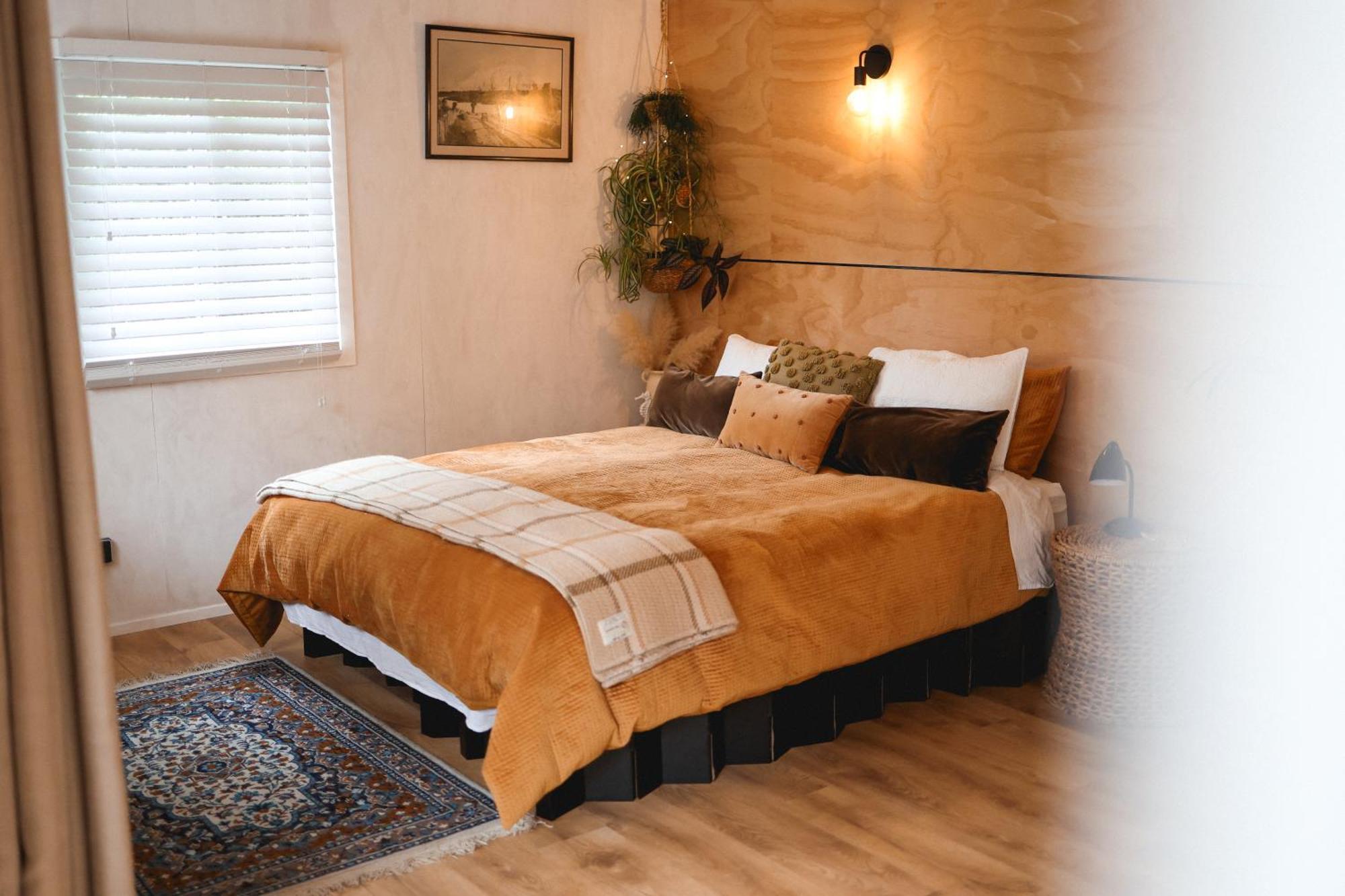 Kaitake Kabana - Unique, Off-Grid, Studio Retreat Oakura Экстерьер фото