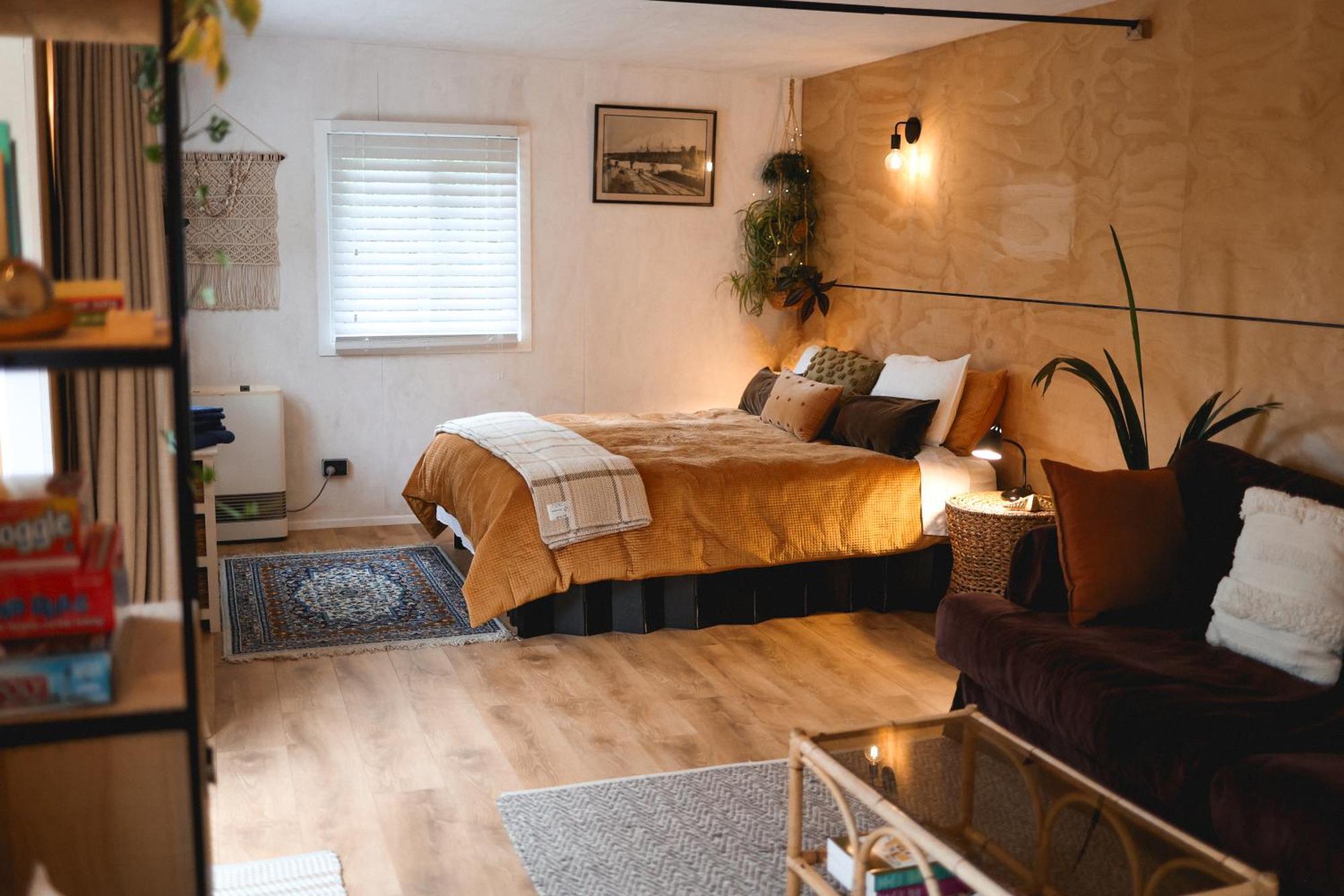 Kaitake Kabana - Unique, Off-Grid, Studio Retreat Oakura Экстерьер фото