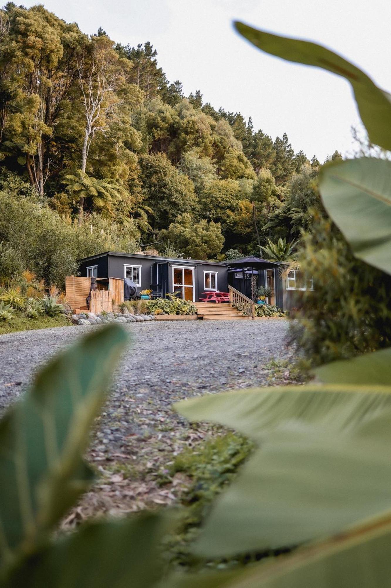 Kaitake Kabana - Unique, Off-Grid, Studio Retreat Oakura Экстерьер фото