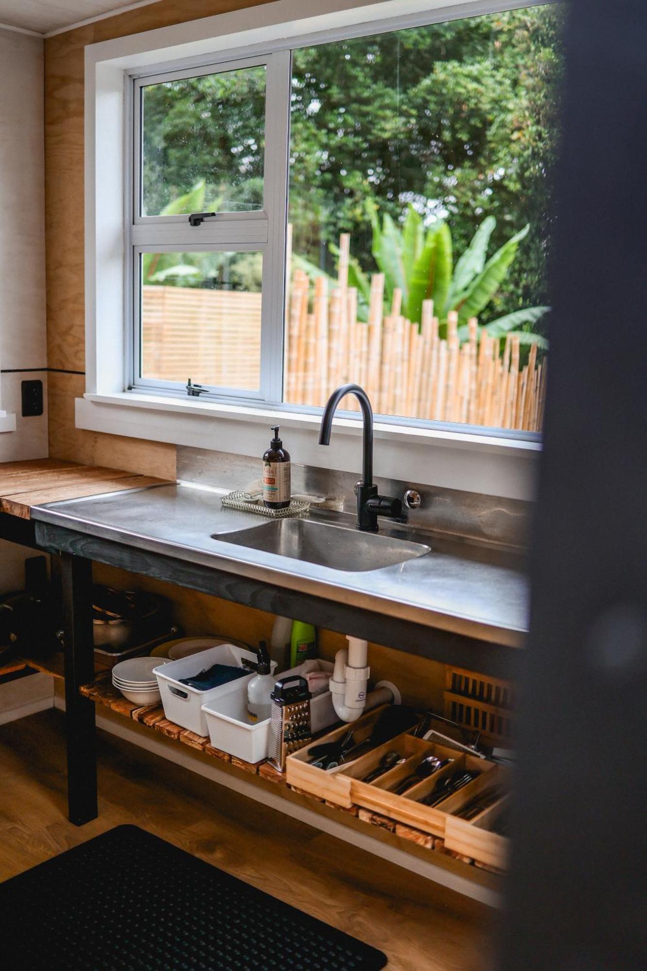 Kaitake Kabana - Unique, Off-Grid, Studio Retreat Oakura Экстерьер фото