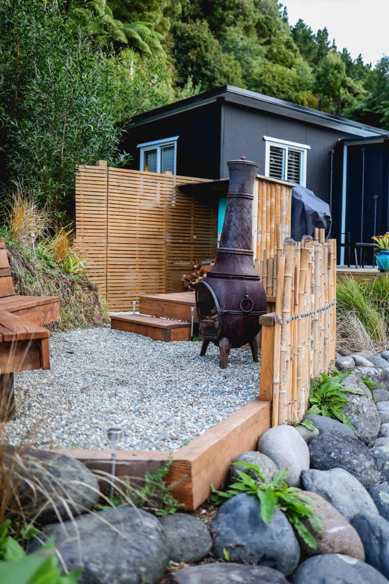 Kaitake Kabana - Unique, Off-Grid, Studio Retreat Oakura Экстерьер фото