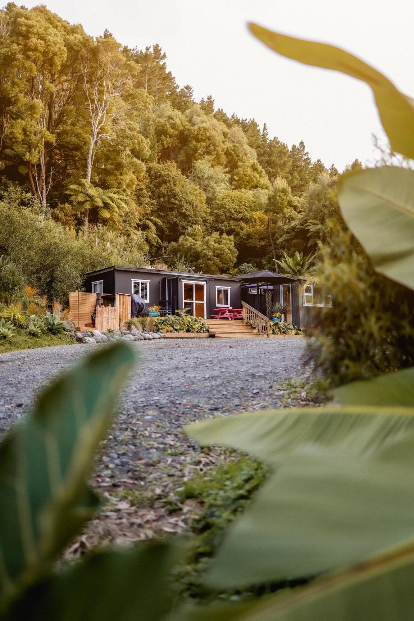 Kaitake Kabana - Unique, Off-Grid, Studio Retreat Oakura Экстерьер фото