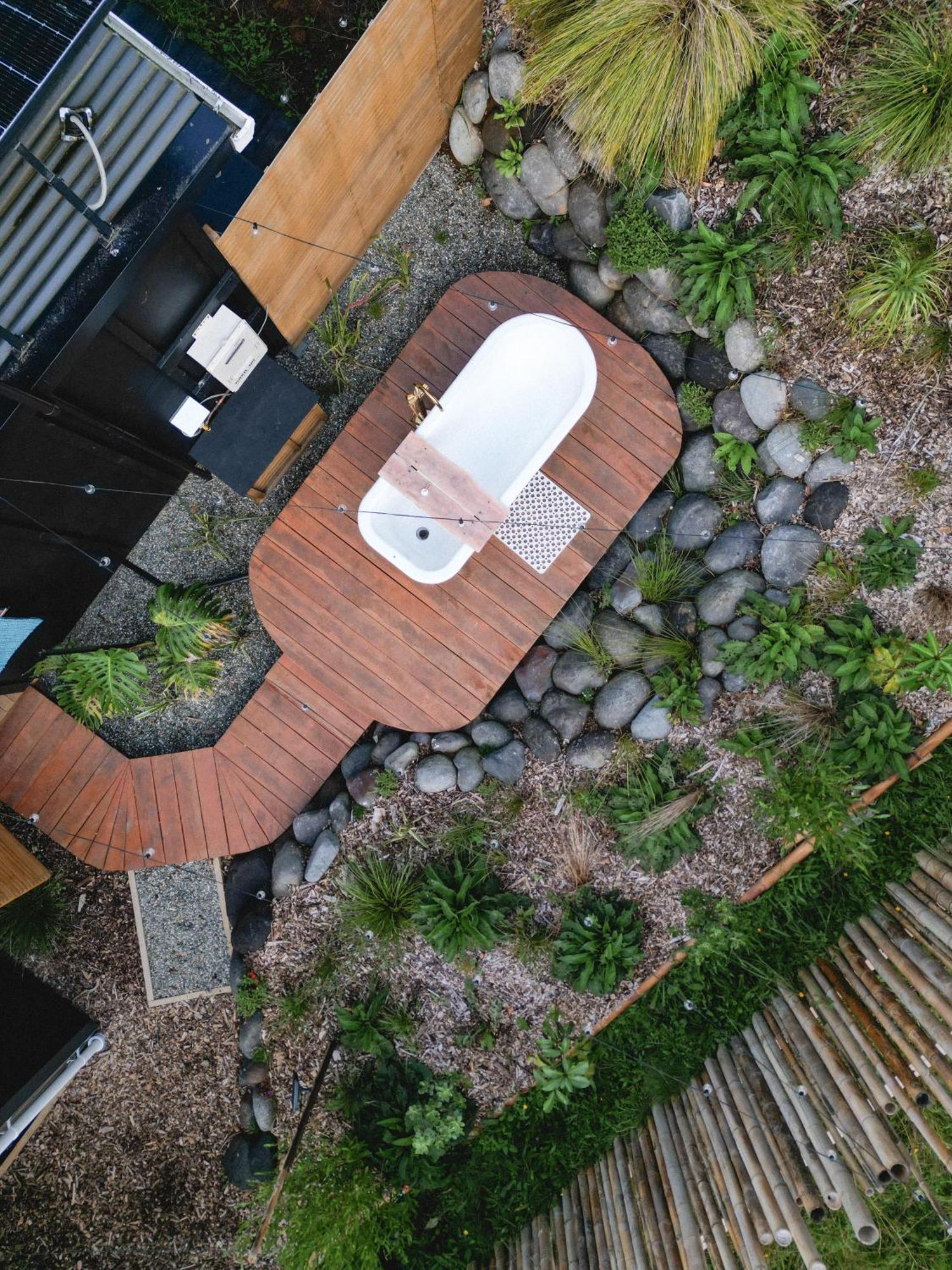 Kaitake Kabana - Unique, Off-Grid, Studio Retreat Oakura Экстерьер фото